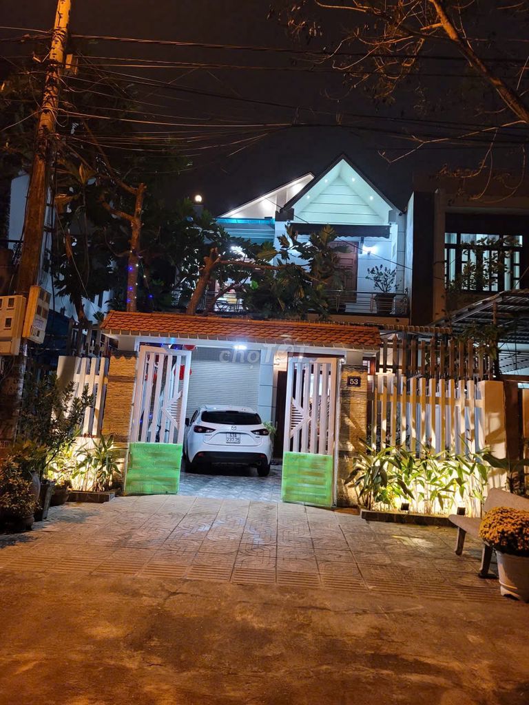 Nhà hai tầng, 2 mê kiên cố rộng 175m2, đường 17,5m