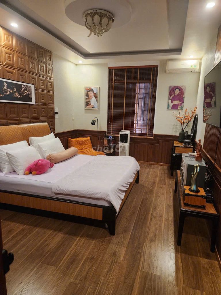 Nhà hai tầng, 2 mê kiên cố rộng 175m2, đường 17,5m