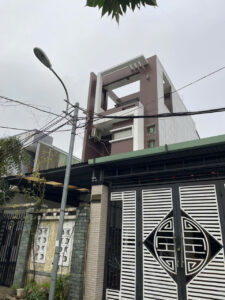 Bán căn nhà vị trí vàng gần biển Mỹ Khê, đối diện công viên